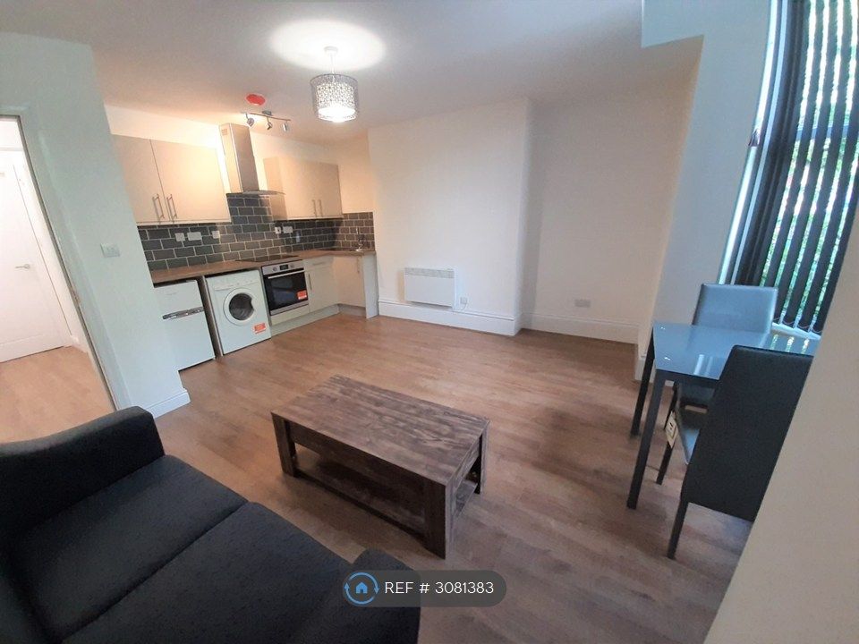 Property photo 1 of 9 Living / Kitchen