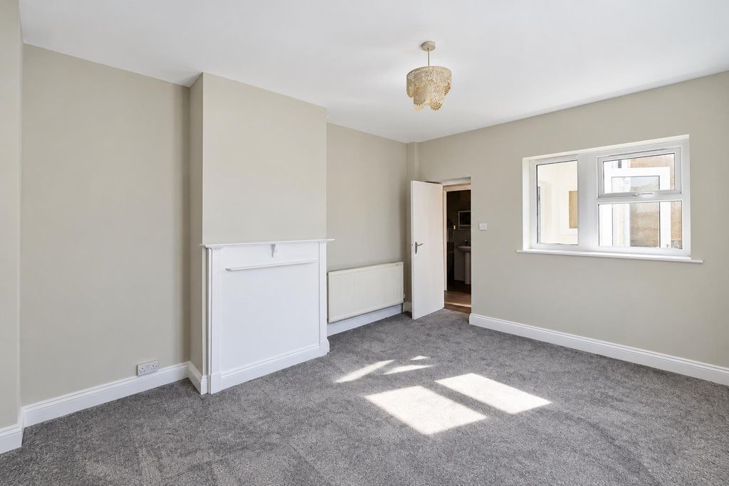 Property photo 2 of 14 0043c79d-Adbd-4A3B-B158-08279B403454.Png