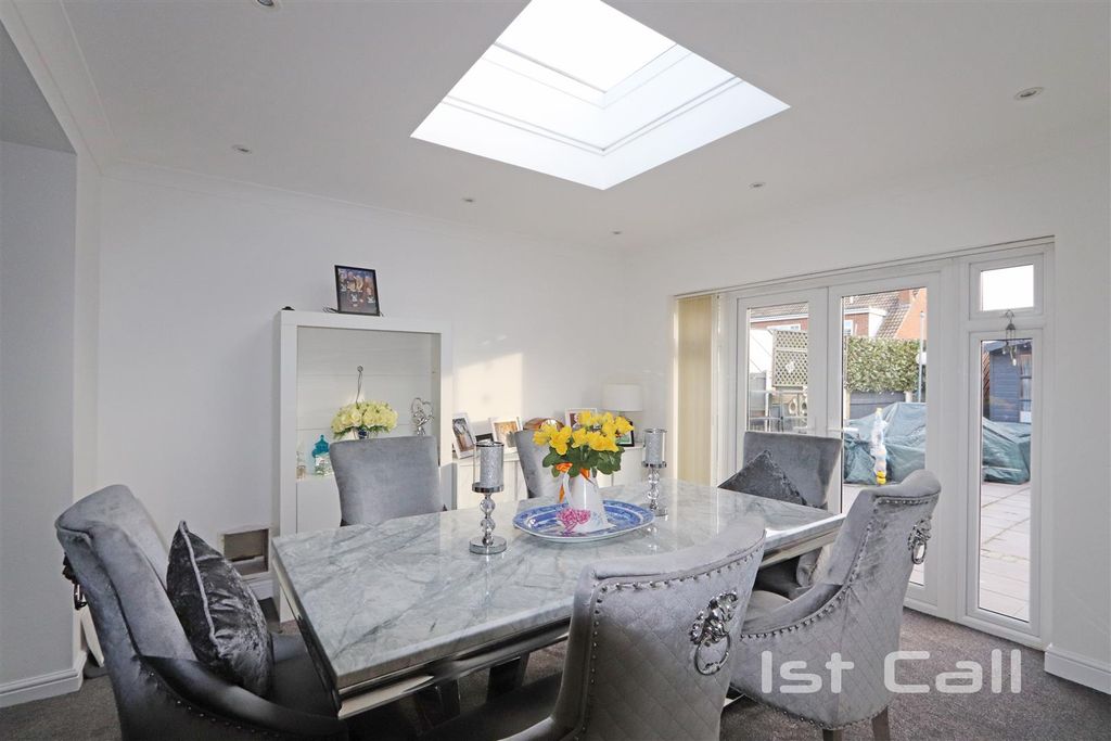 Property photo 3 of 14 Dining Area