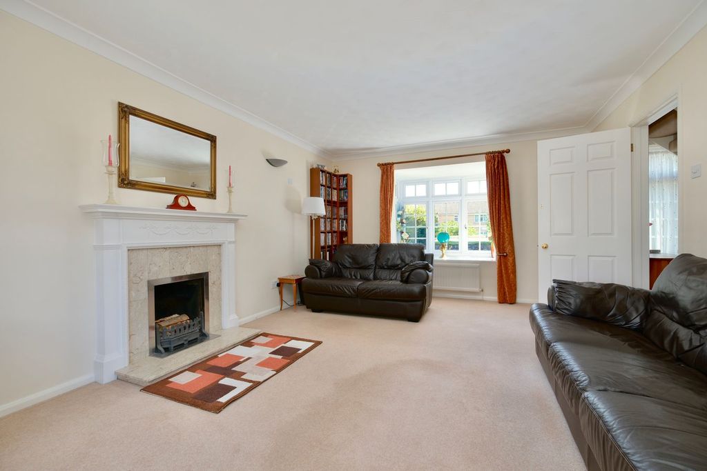 Property photo 2 of 21