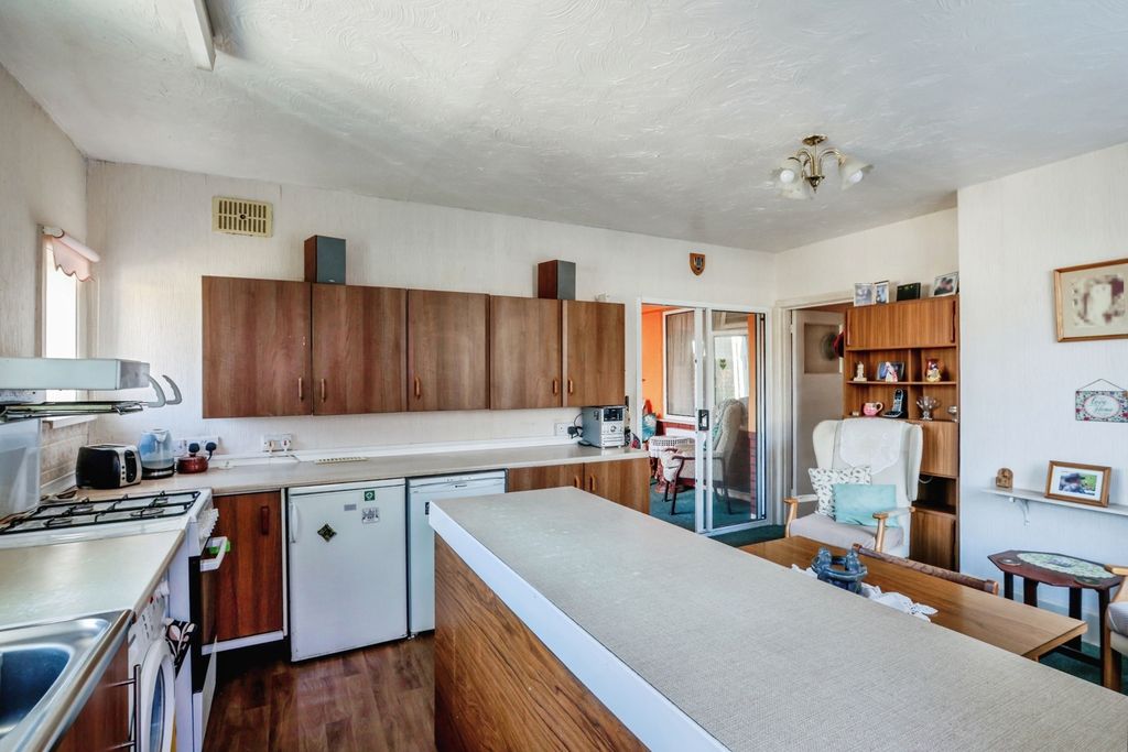 Property photo 2 of 17 Kitchen/Diner