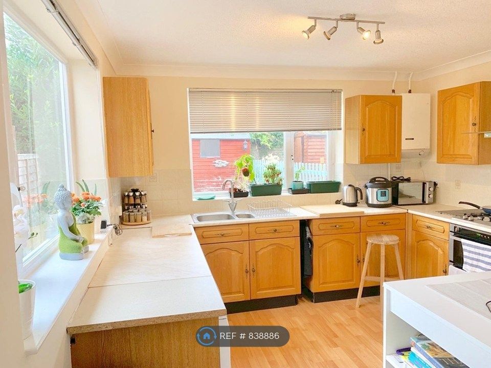 Property photo 1 of 8 Kitchen