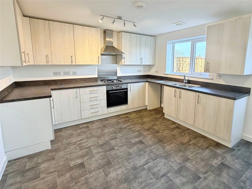 Property photo 3 of 11 Kitchen