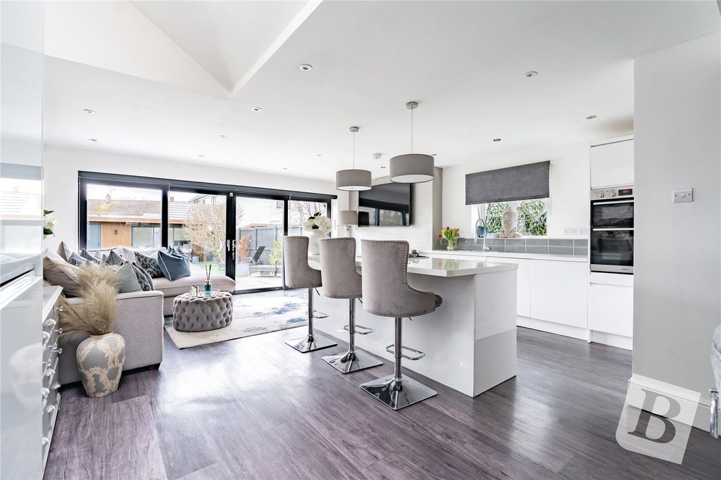 Property photo 2 of 29 Picture No. 23