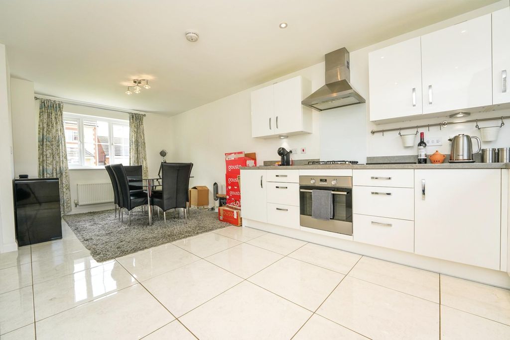 Property photo 3 of 10 3