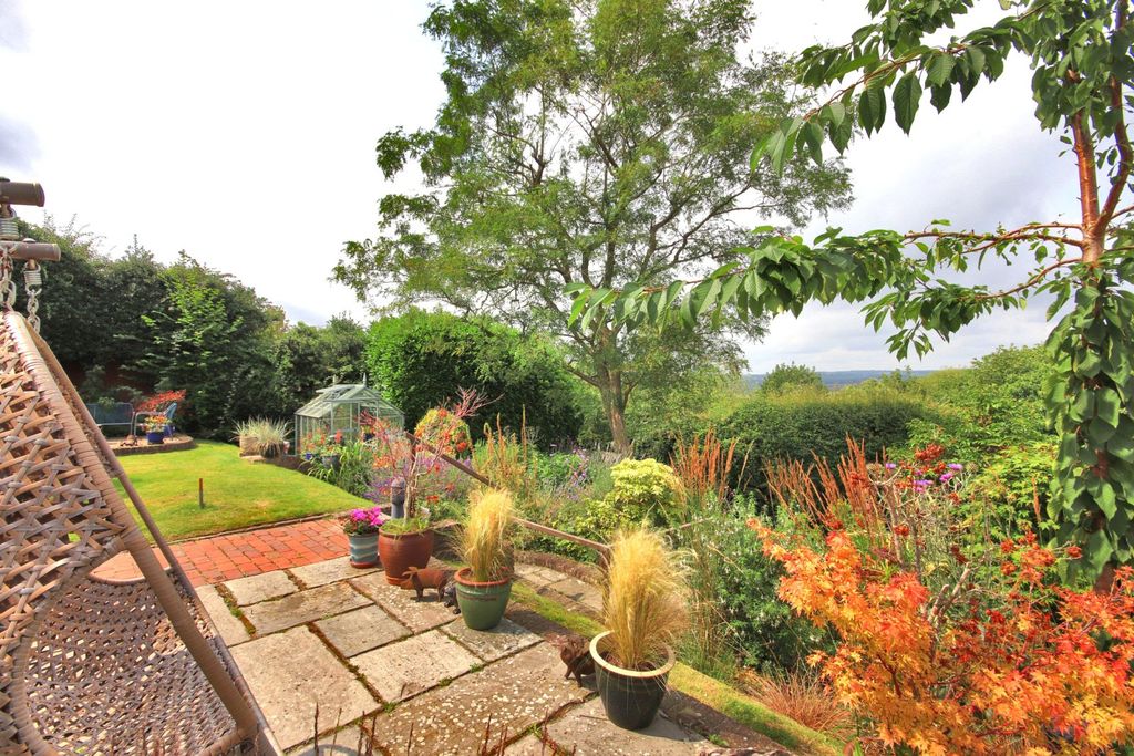 Property photo 2 of 21 Gardens