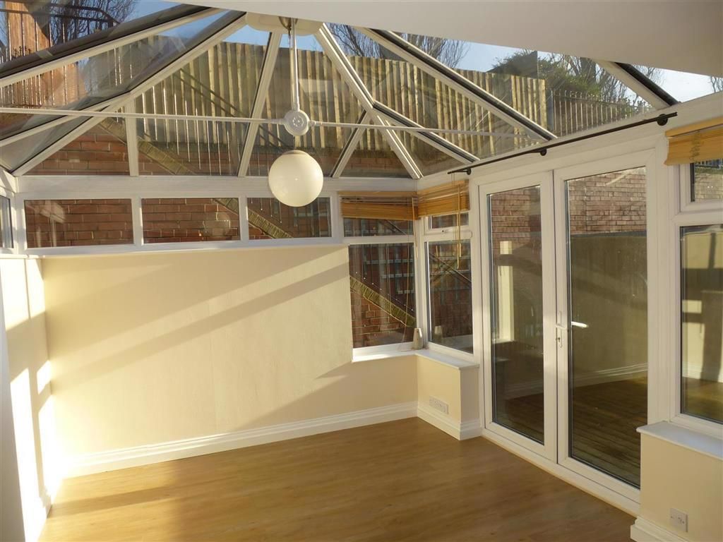 Property photo 3 of 17 Conservatory
