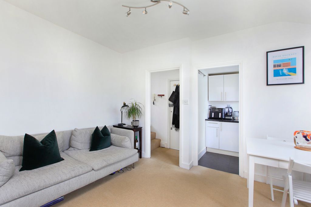 Property photo 3 of 8