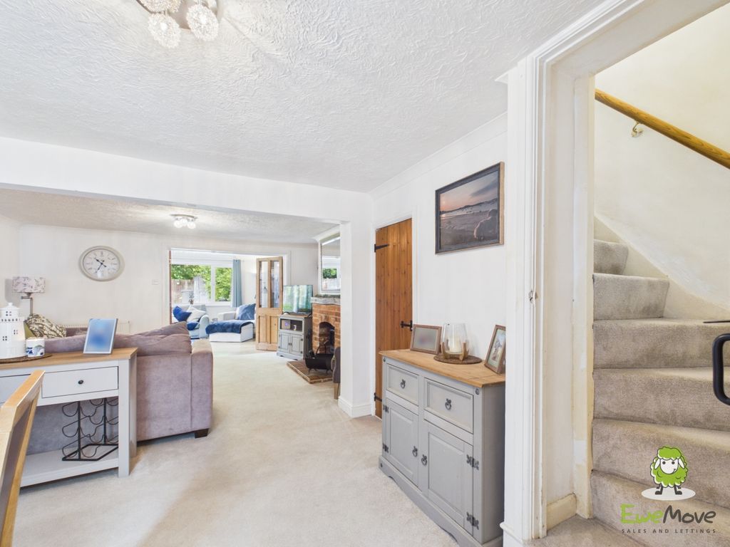 Property photo 2 of 19 Ewemove Estate Agents Basingstoke - Primrose Cotta