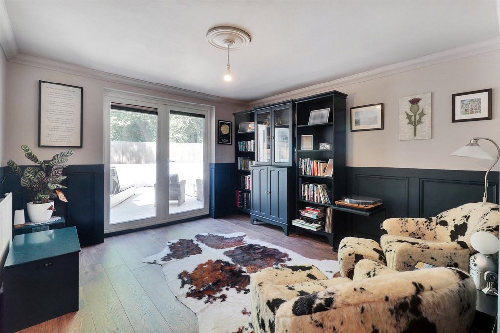 Property photo 3 of 28 Snug