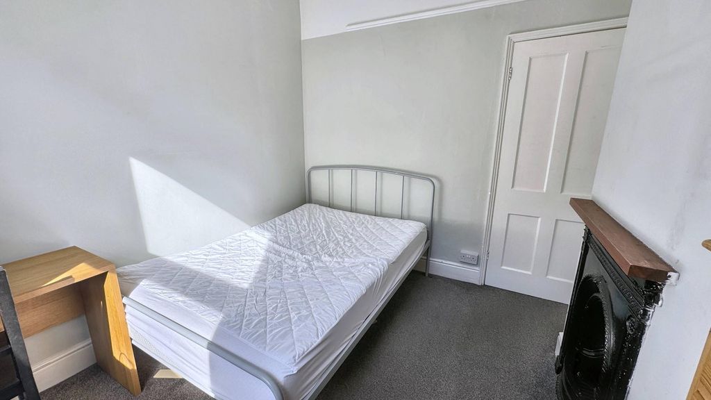Property photo 1 of 16 Hinton R52