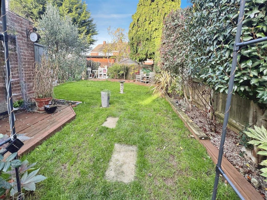 Property photo 2 of 17 Garden