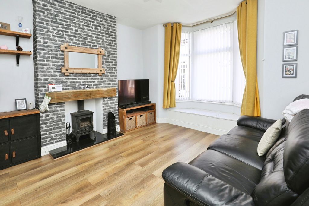 Property photo 2 of 15 Lounge