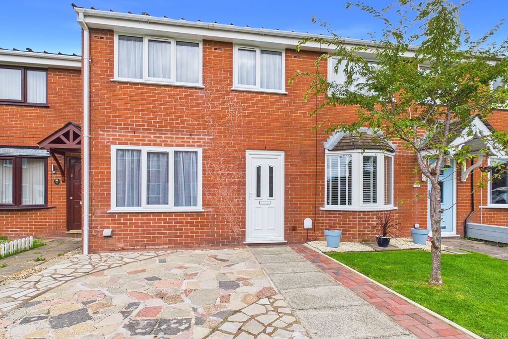 Property photo 1 of 10 Front