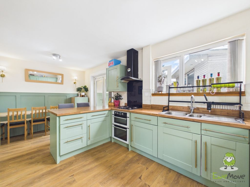 Property photo 3 of 21 Kitchen.Emilydimelowewemovewhitchurchandnantwich