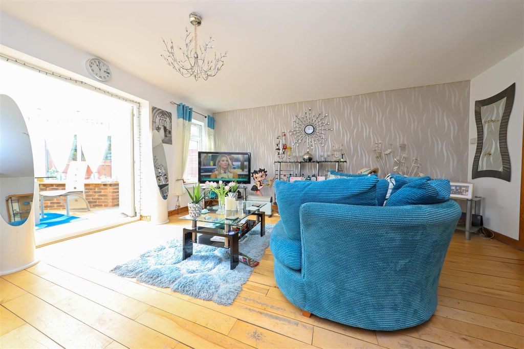 Property photo 2 of 14 Nicholas James Spears Walk  Living 2.Jpg