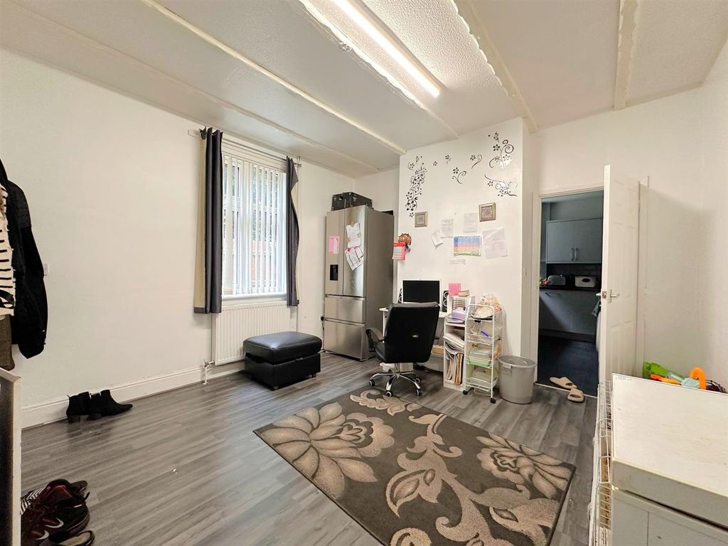 Property photo 3 of 10 Dining Room