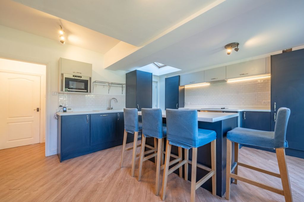 Property photo 3 of 38