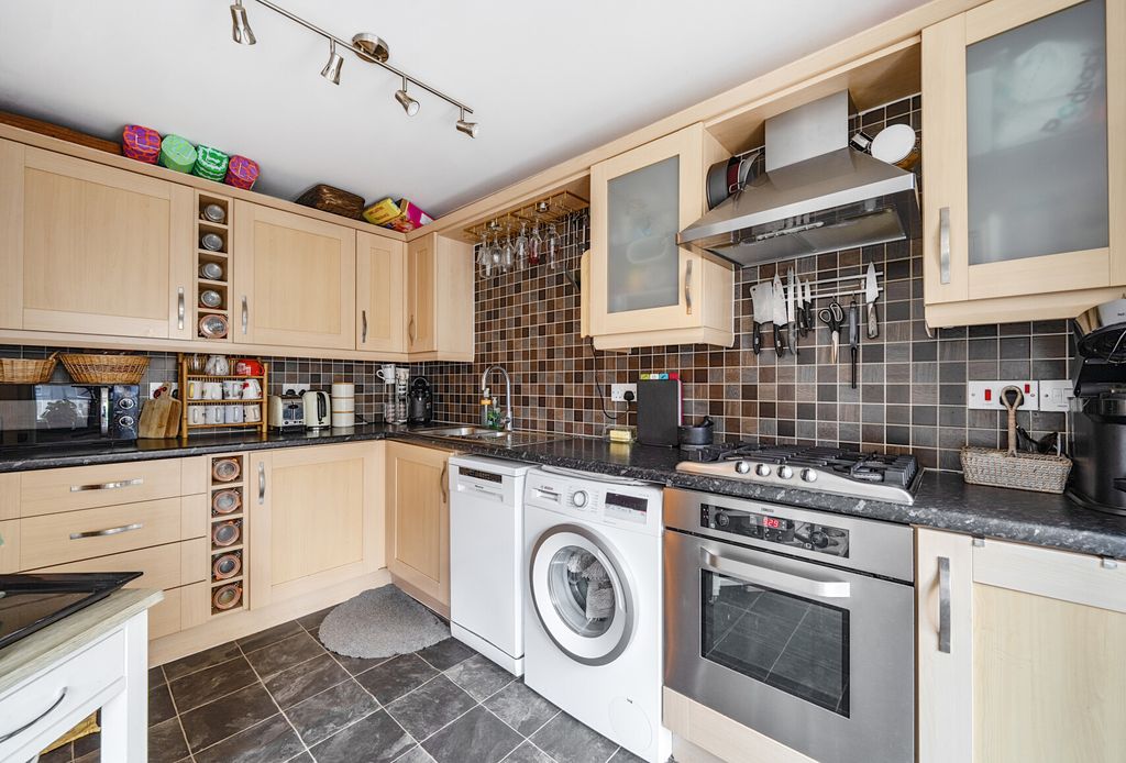 Property photo 2 of 28 1299750-7-6830487...