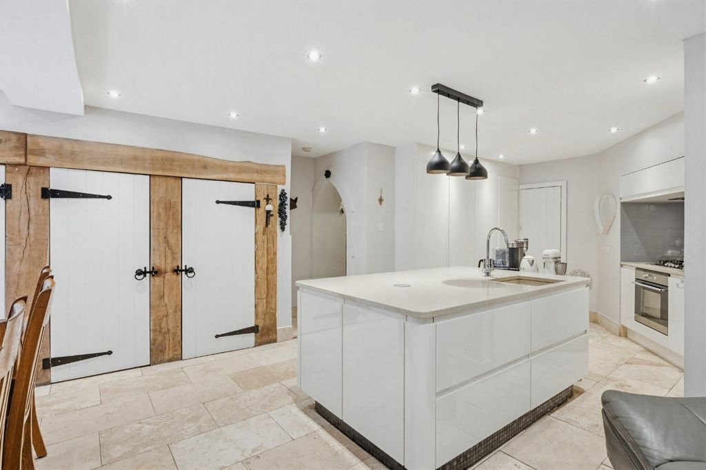 Property photo 2 of 52 Picture No. 39