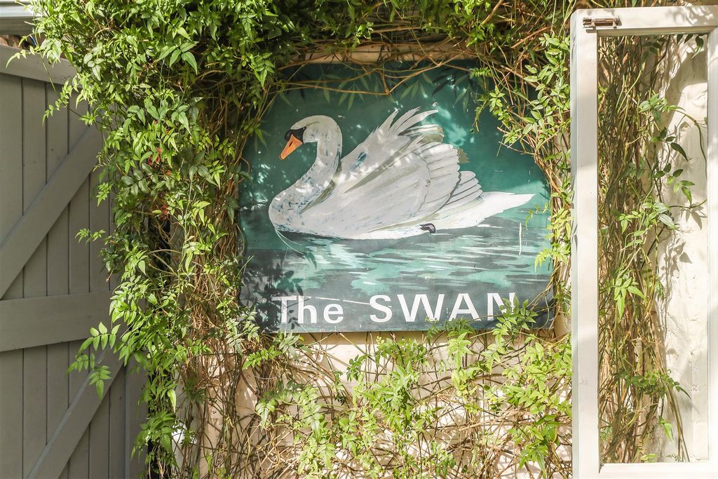 Property photo 3 of 52 Ph33_5425991.Jpg