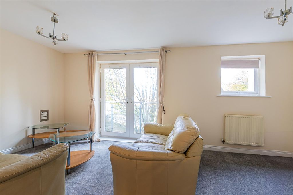 Property photo 2 of 12 Clive Hall Court 16-5.Jpg