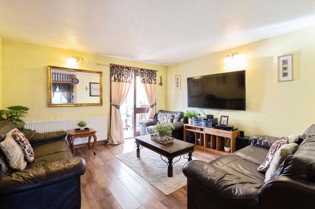 Property photo 2 of 16 Pbox-Img.Jpg