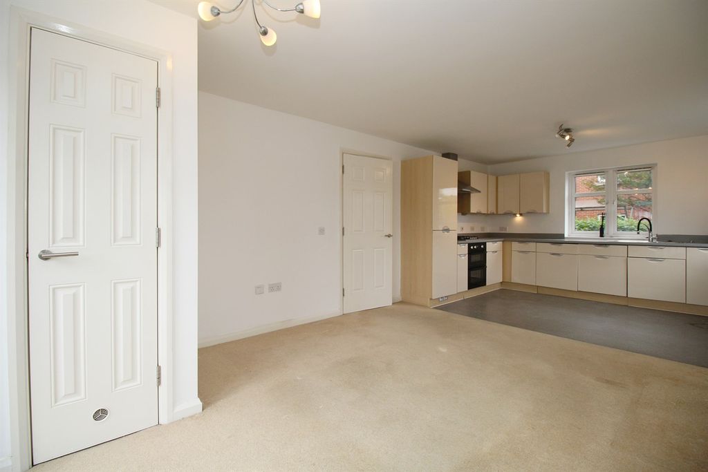 Property photo 3 of 23 Kitchen / Lounge
