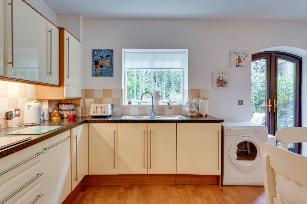 Property photo 3 of 17
