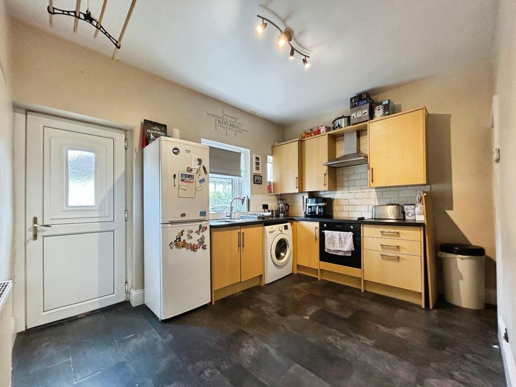 Property photo 3 of 14 F1529885-Image00018.Jpeg