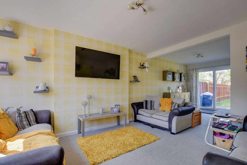 Property photo 2 of 28