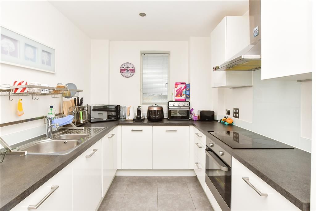 Property photo 2 of 11 Kitchen