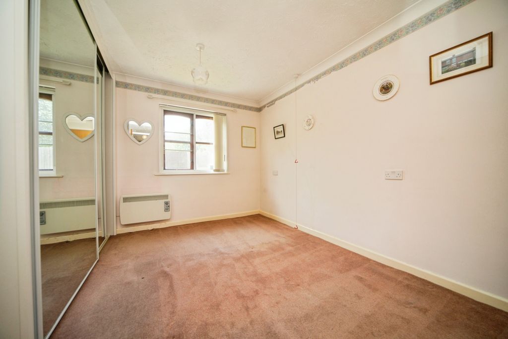 Property photo 3 of 10 Bedroom