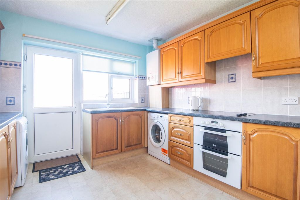 Property photo 3 of 15 Kitchen