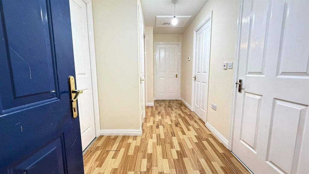 Property photo 2 of 14 3Fb974Ff-F7d0-4Ca1-A564-5700A8Ffcbc7.Jpg