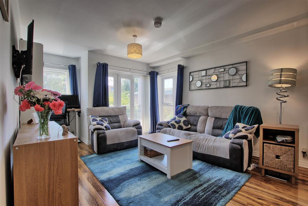 2 bed flat for saleMaltings Close, Cambridge CB5 photo 4