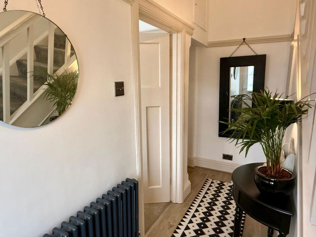 Property photo 2 of 31