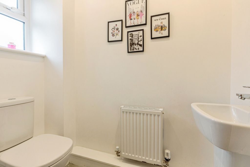 Property photo 2 of 20 Ground Floor WC