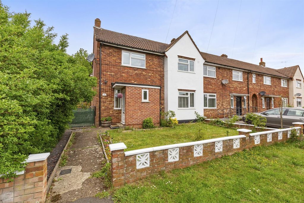 Property photo 1 of 15 Chiltern Avenue-14.Jpg