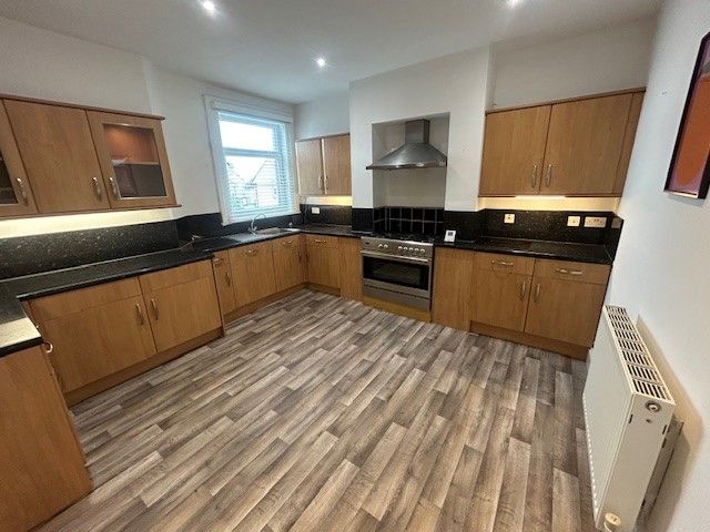 Property photo 2 of 8 Modern Kitchen