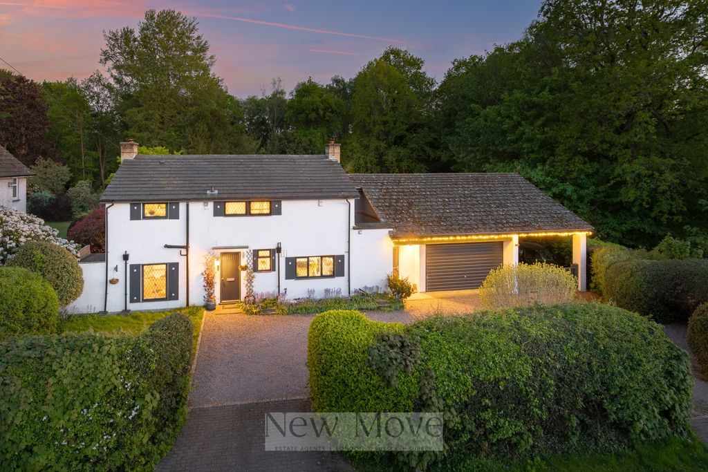 Property photo 1 of 46 5 Bed Detached House For Sale Mill Lane, Crawley Rh10