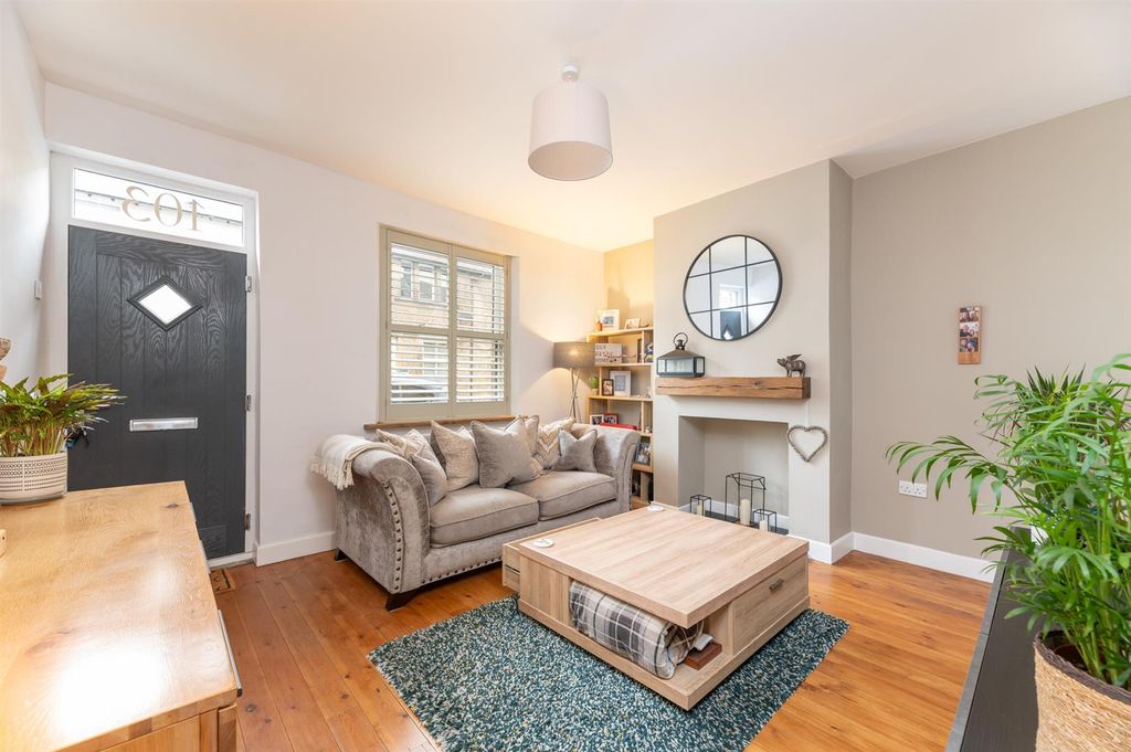 Property photo 2 of 20 Sitting Room