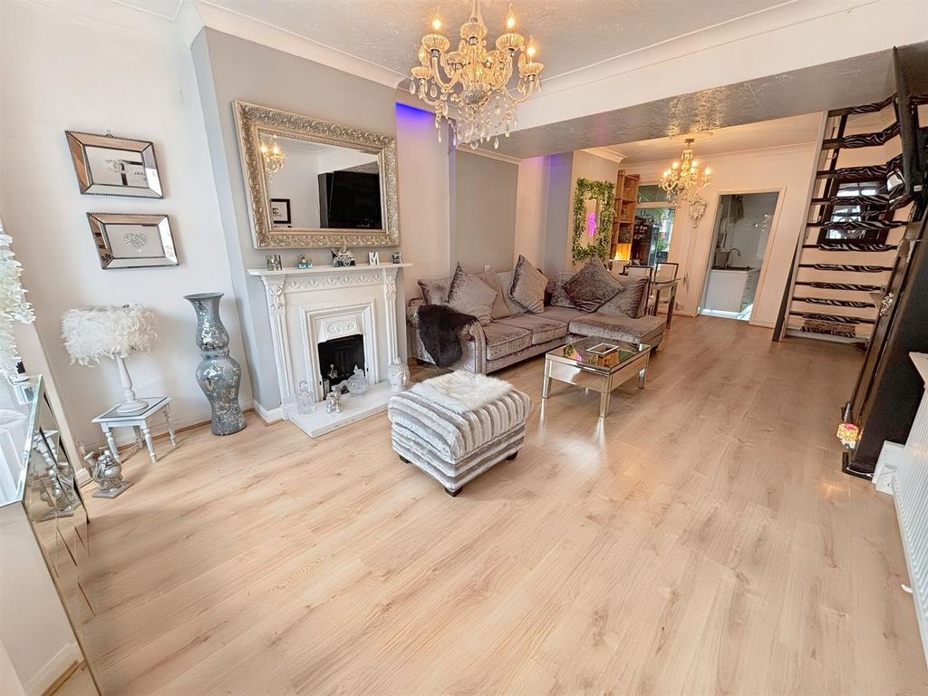 Property photo 2 of 25
