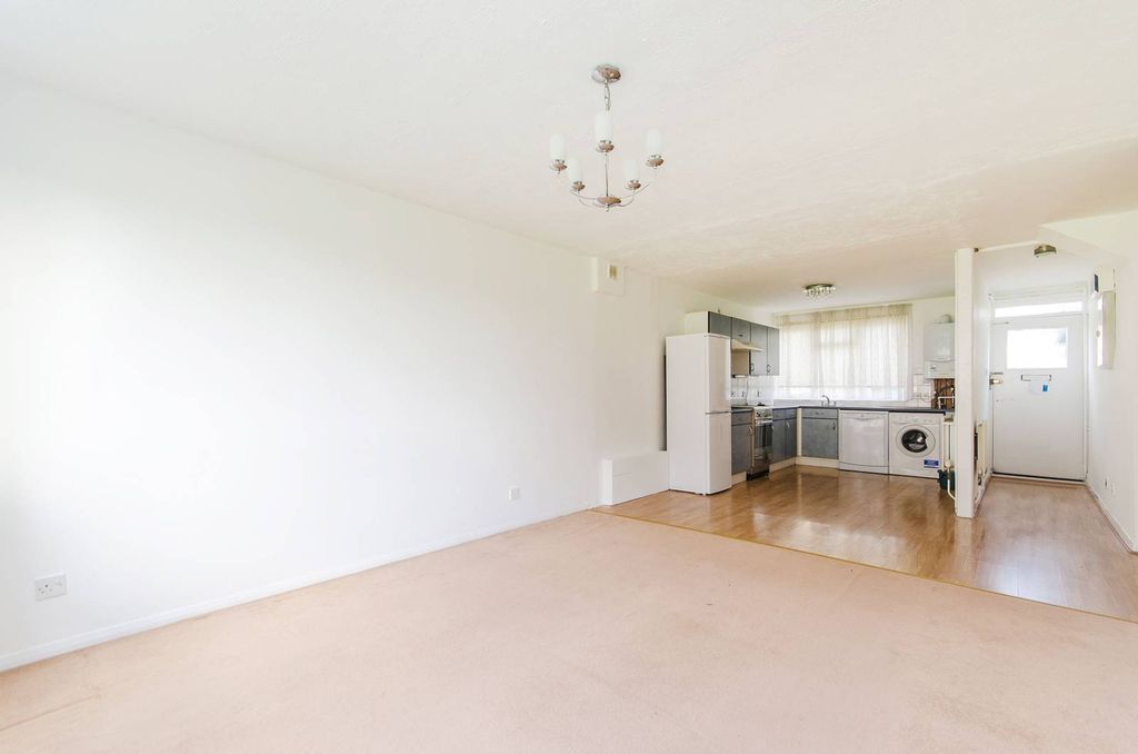 Property photo 3 of 8
