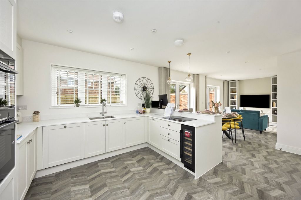 Property photo 3 of 9 Showhome