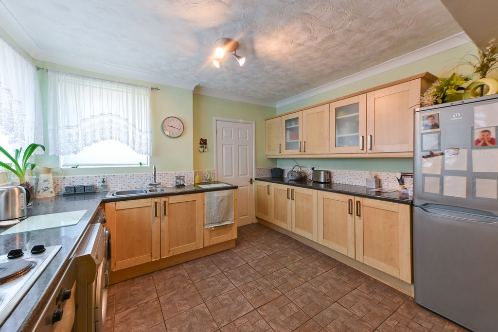 Property photo 3 of 23