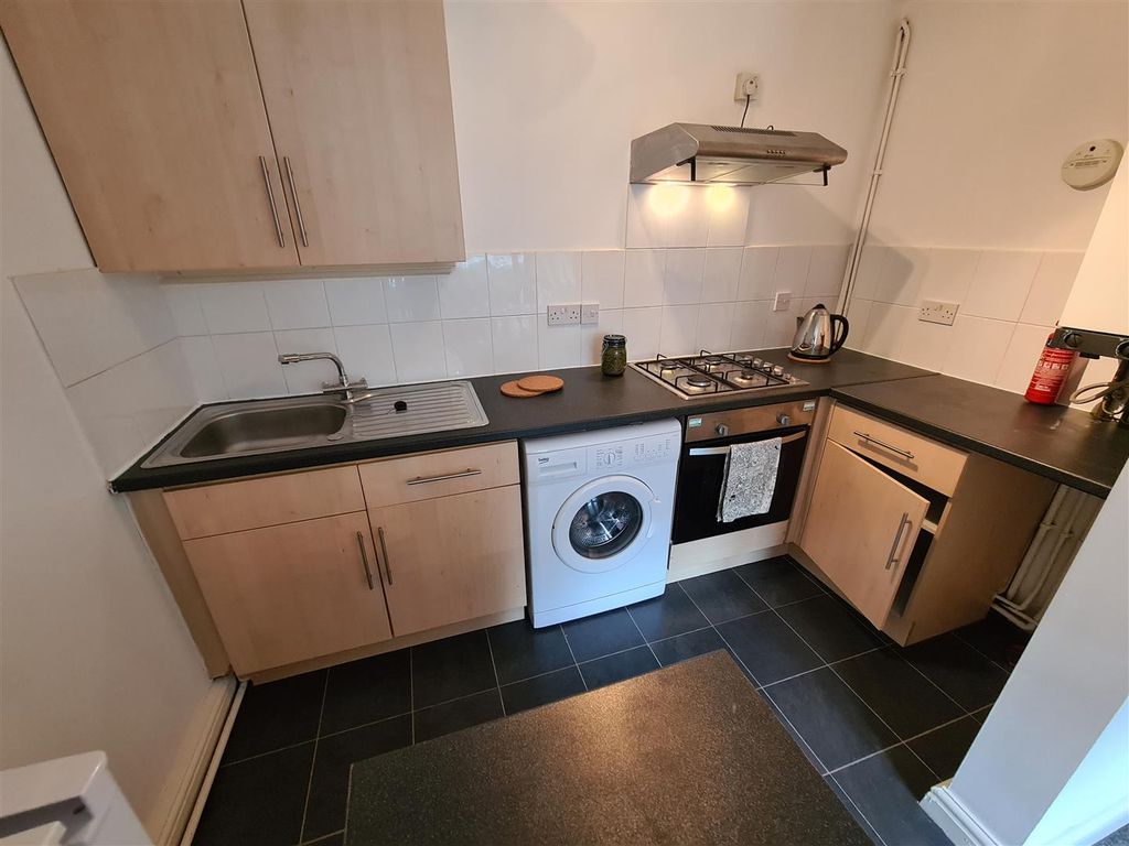 Property photo 3 of 12 Kitchen