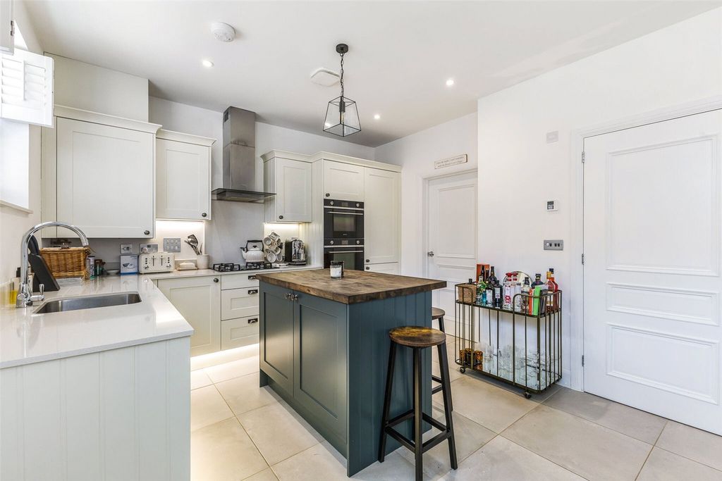 Property photo 3 of 14 Kitchen/Dining