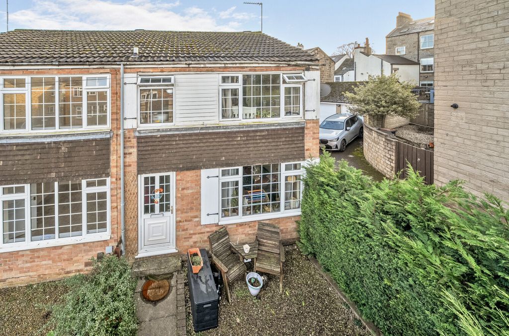 Property photo 1 of 10 1-696842561Eb8c-1...