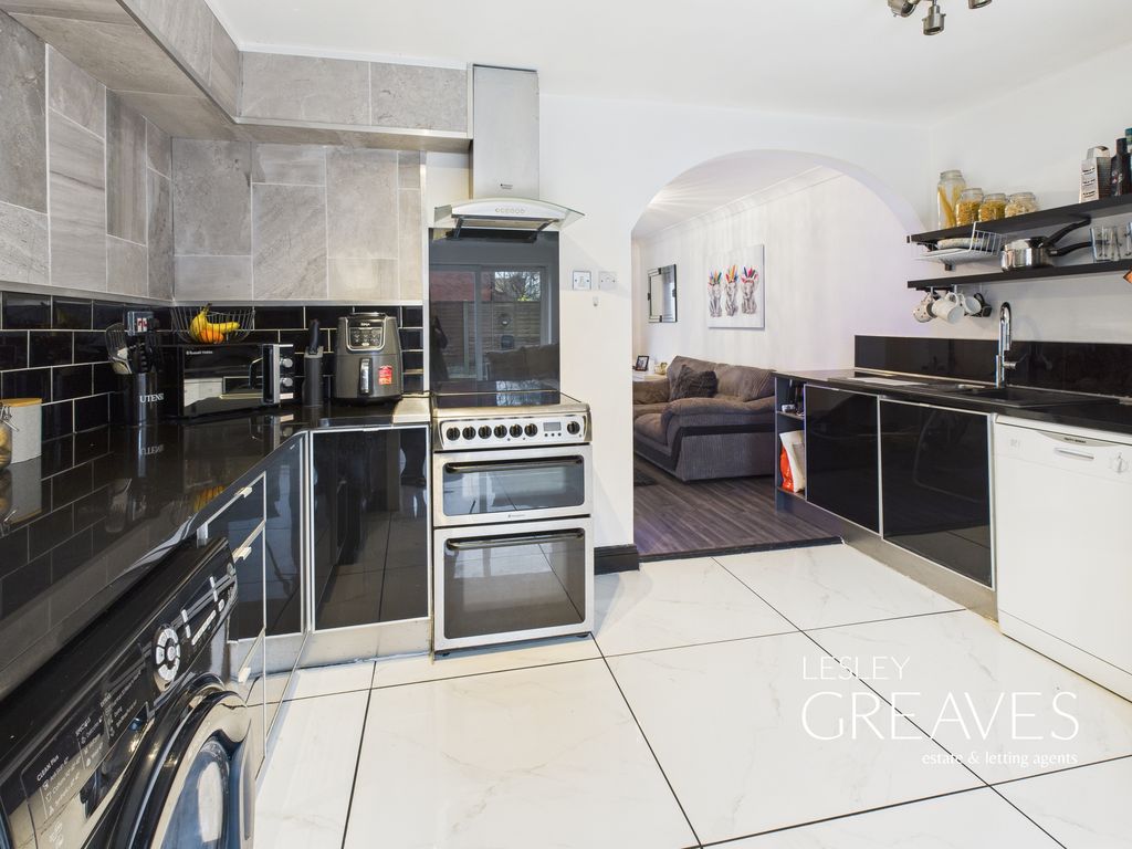 Property photo 3 of 14 Kitchen